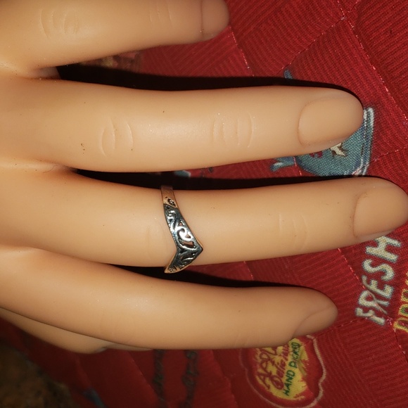 Silver ring - Picture 2 of 3